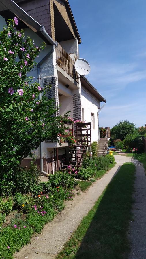 Leander Apartman Balatonlelle Exterior photo