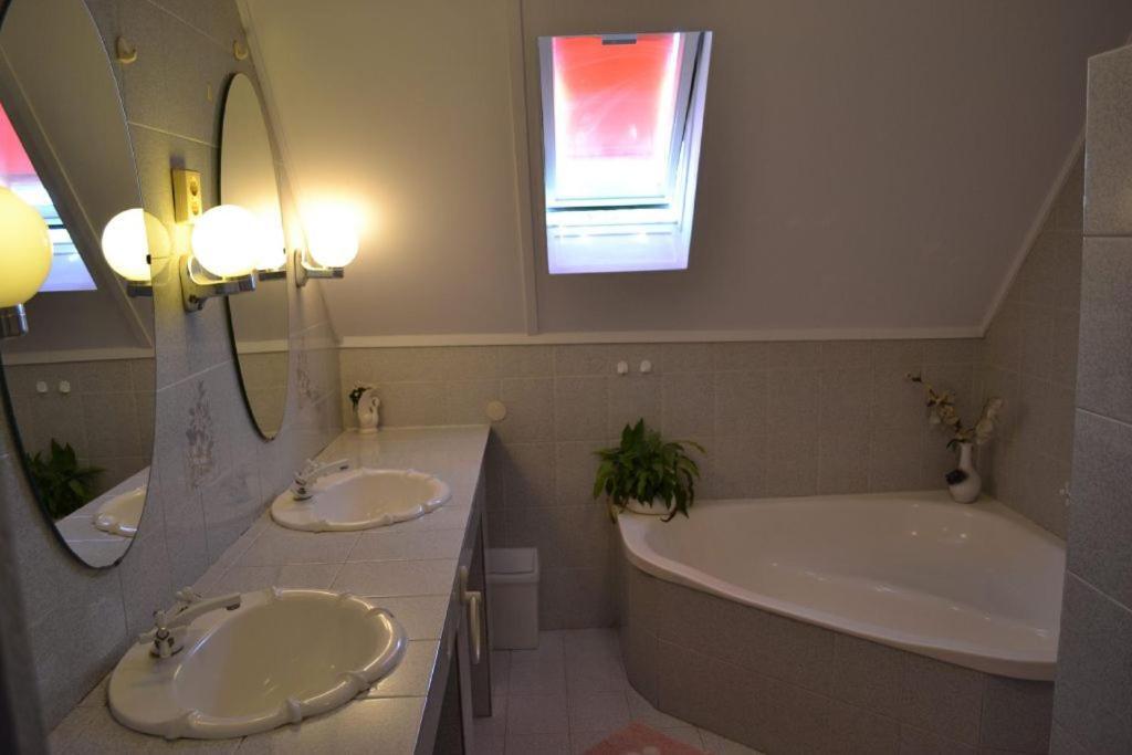 Leander Apartman Balatonlelle Exterior photo